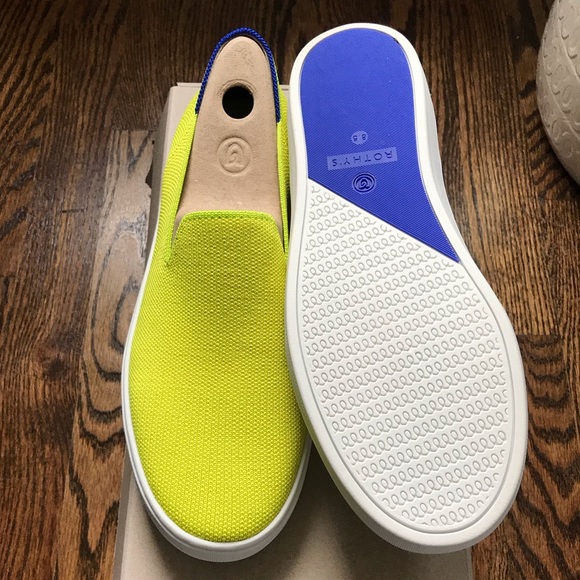 rothys electric lemon